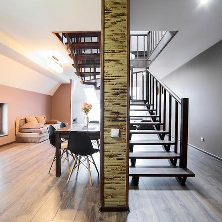 Apartments On Mitny Square Lviv Bagian luar foto
