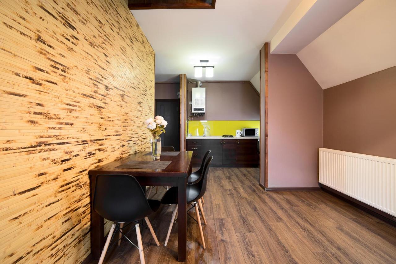 Apartments On Mitny Square Lviv Bagian luar foto