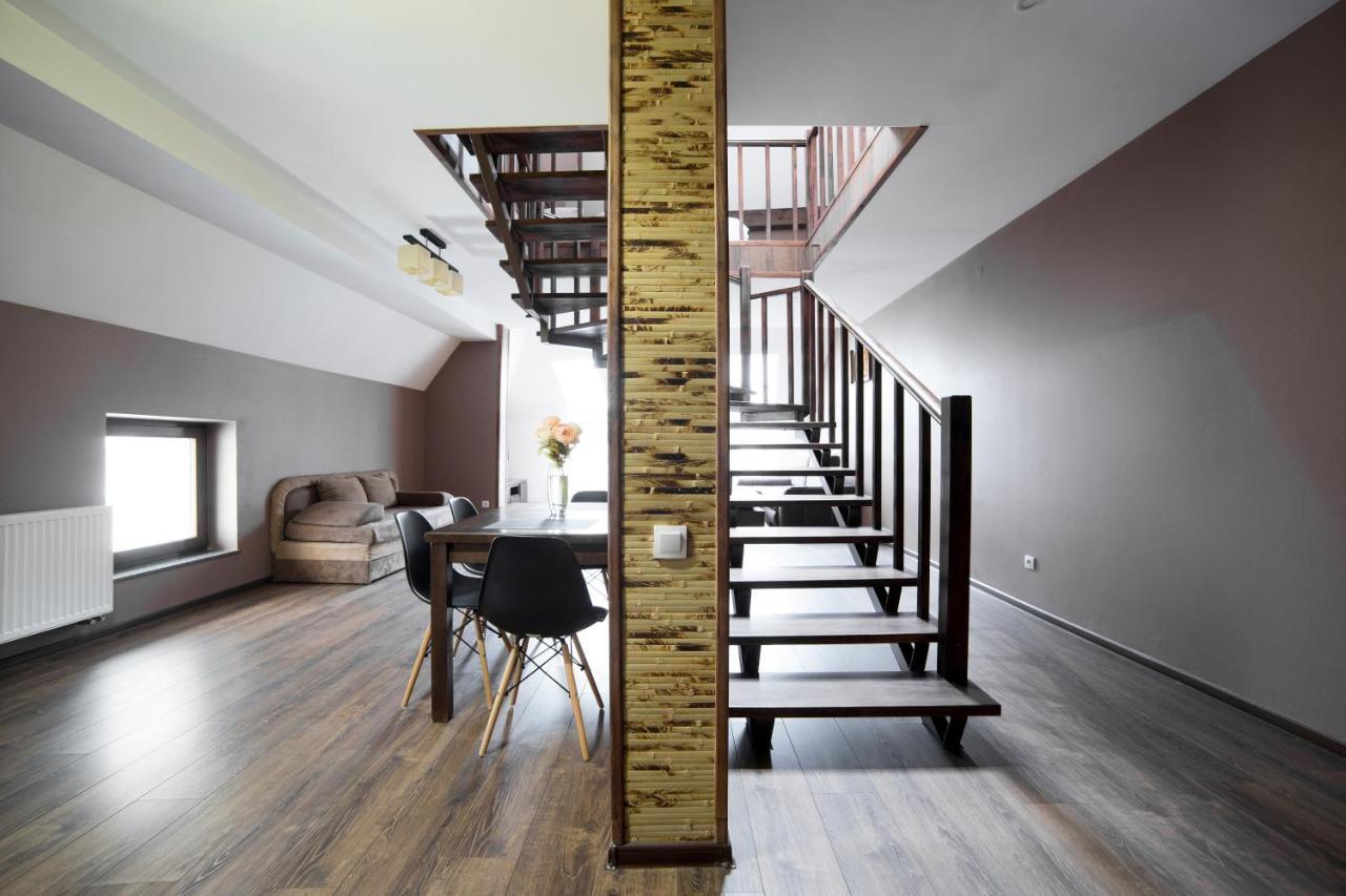 Apartments On Mitny Square Lviv Bagian luar foto